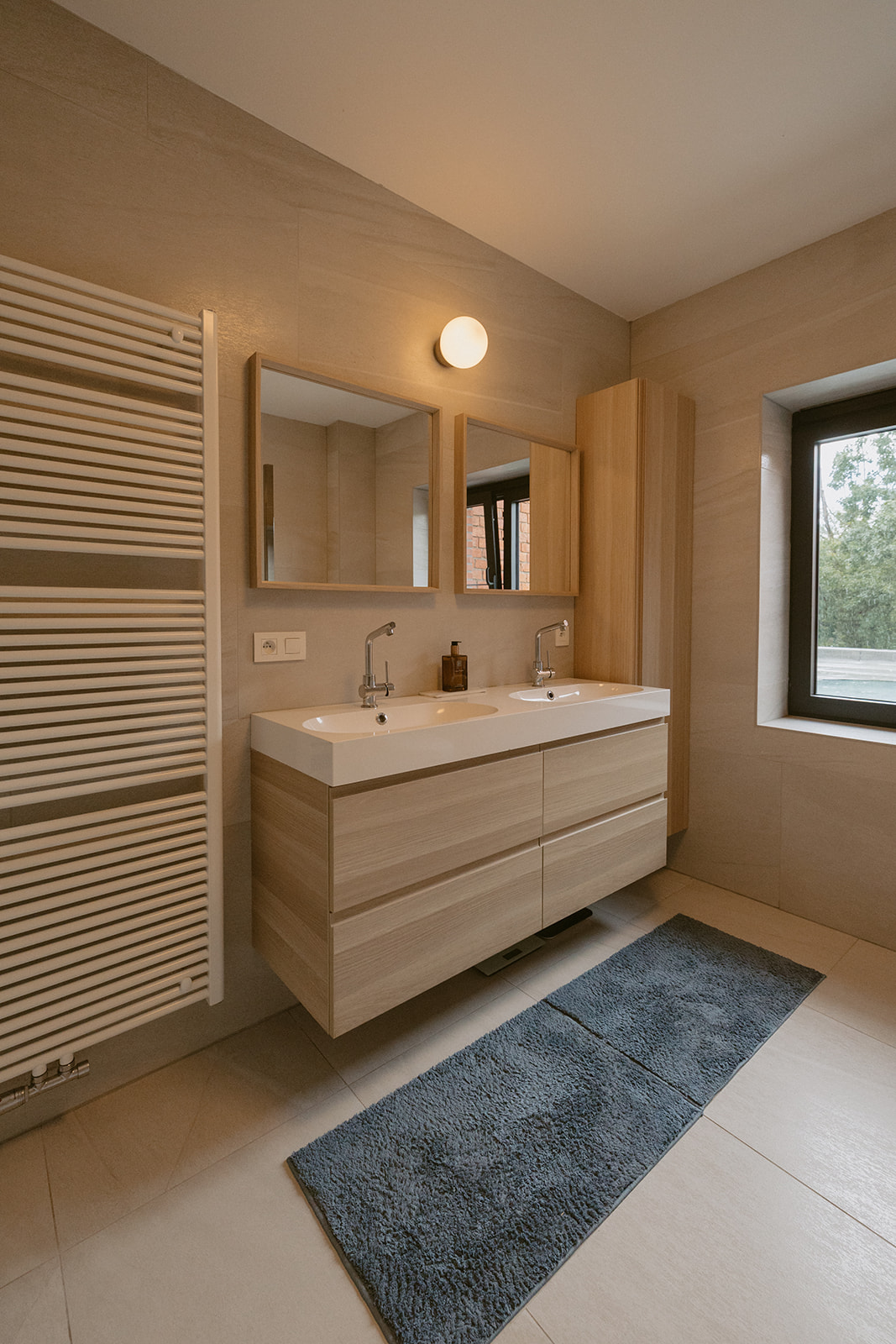 Dubbele wastafel houtlook