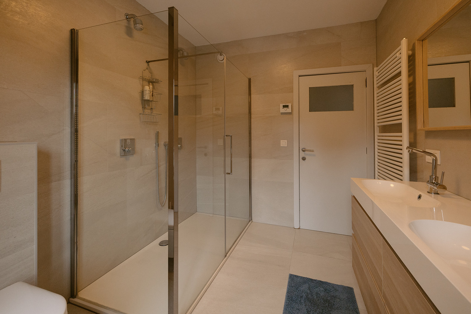 Douche en wastafel samen