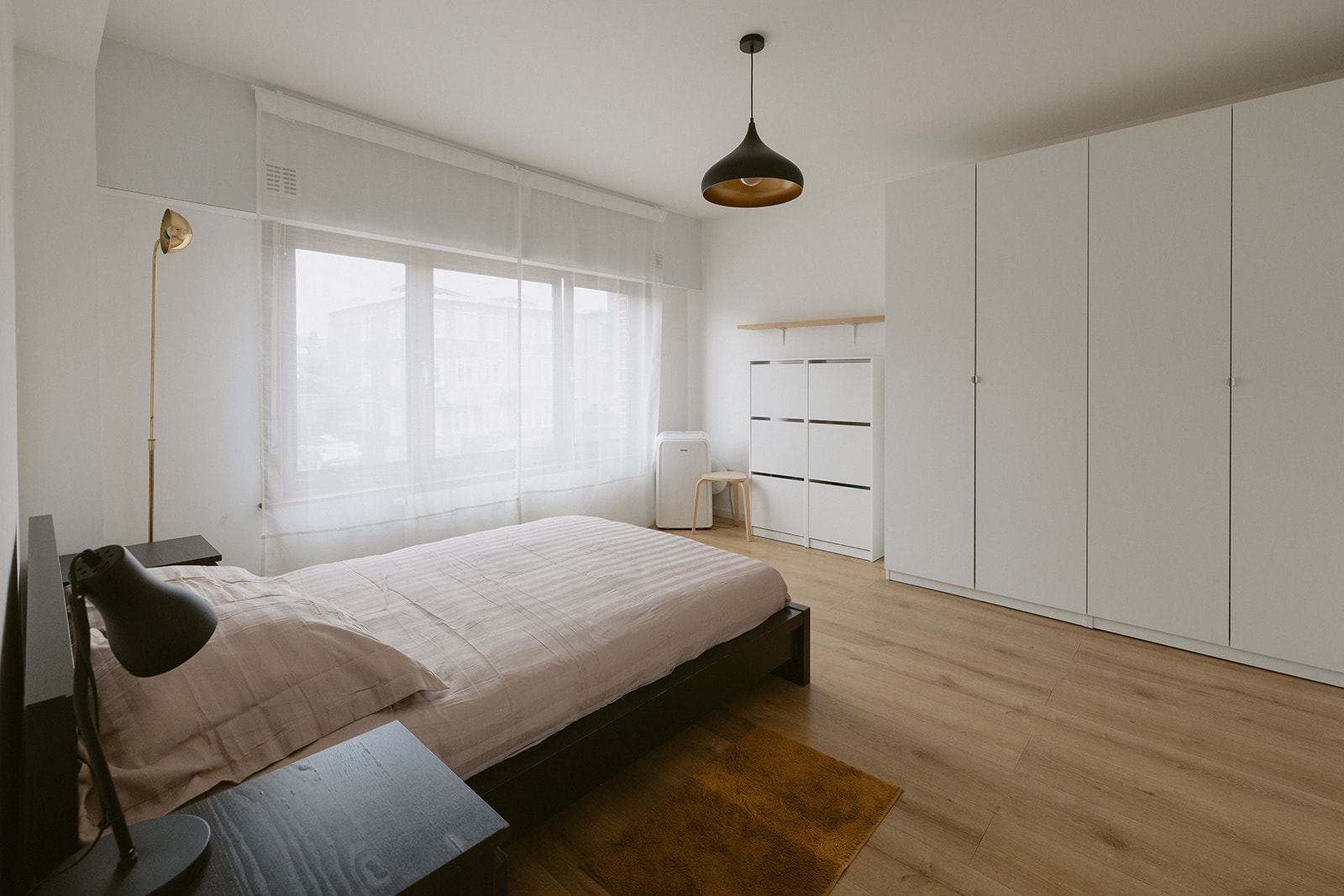 Slaapkamer 1 met licht