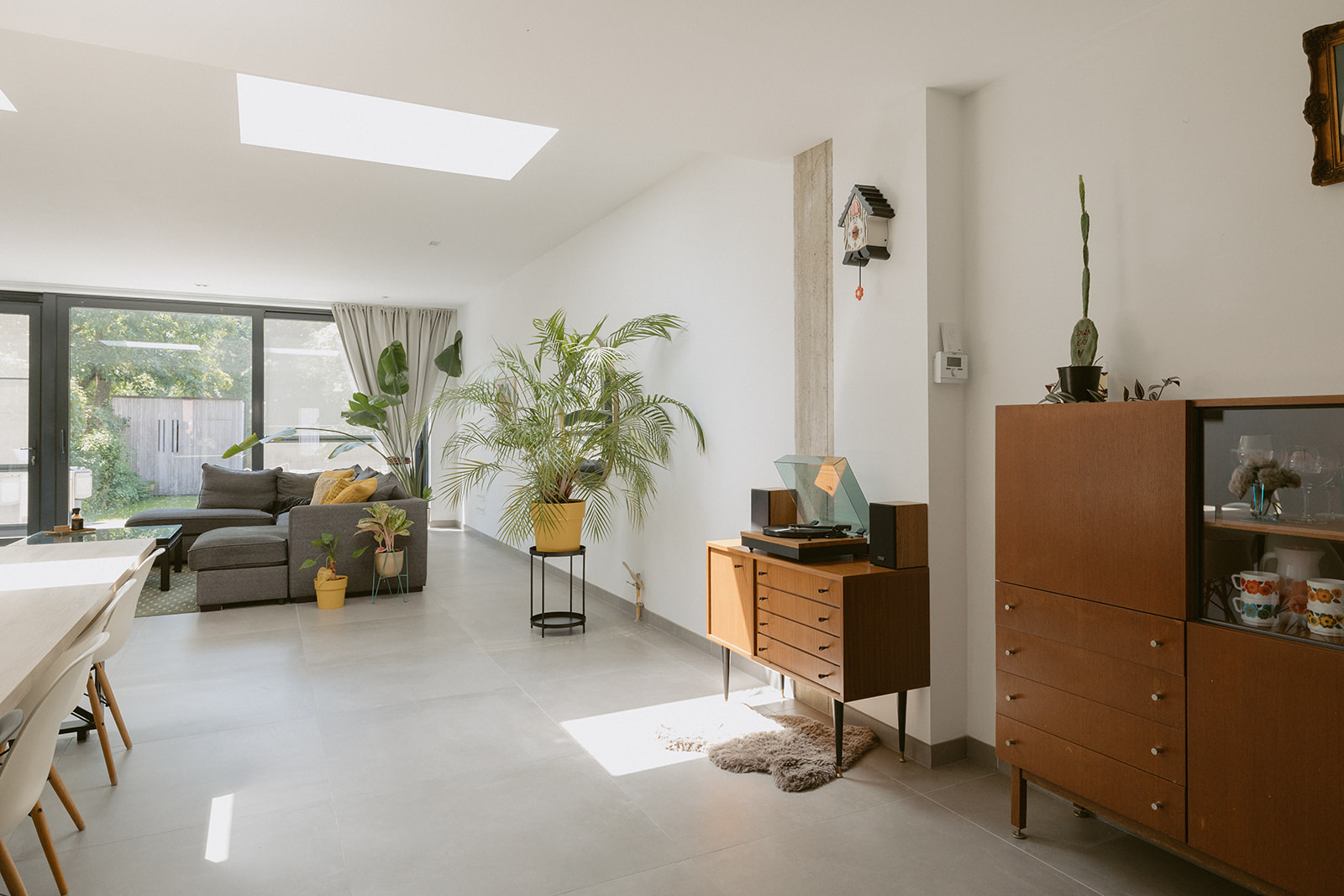 Woonkamer met vintage meubelen