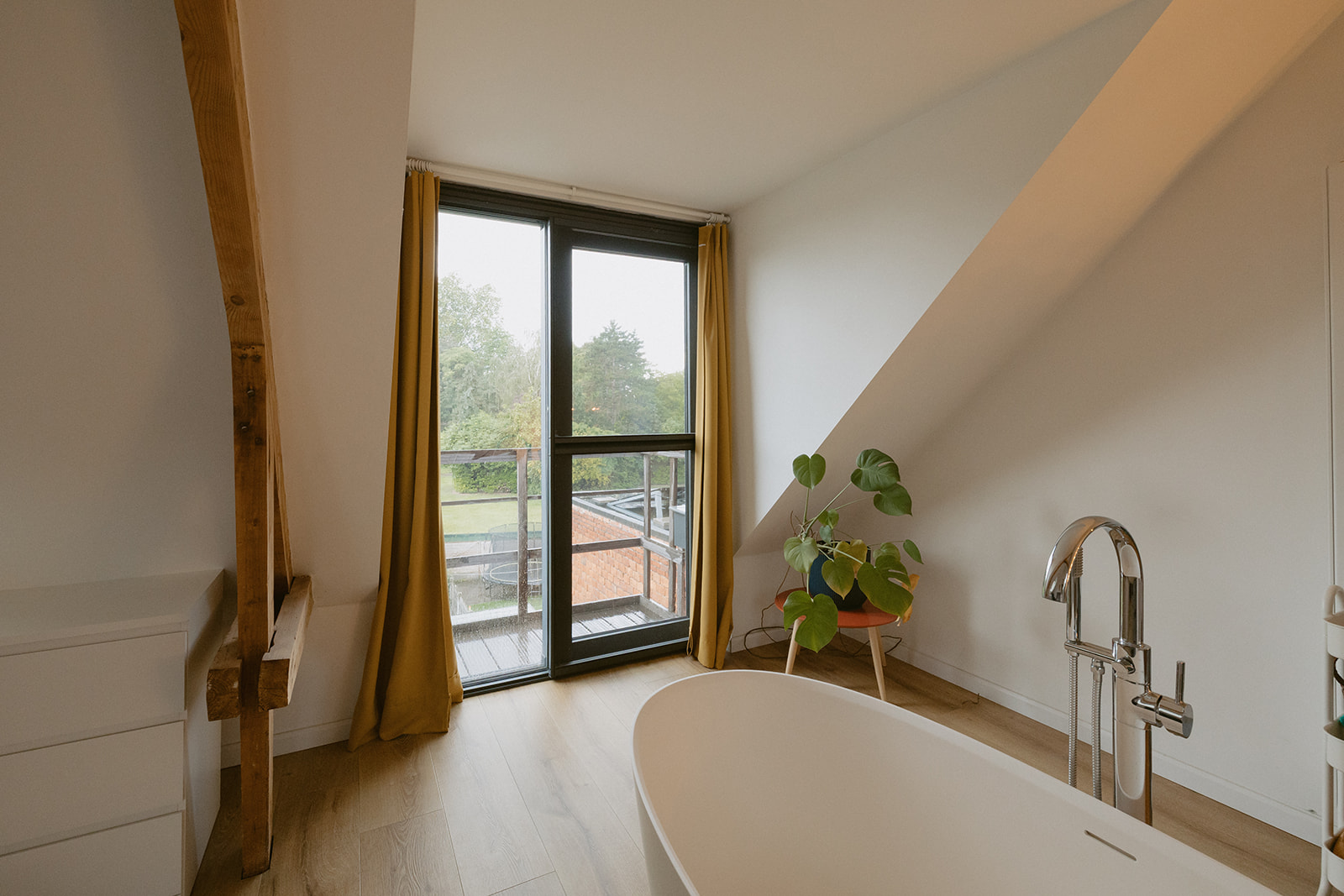Bad met balk en balkon